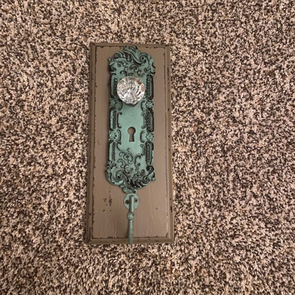 Door knob wall decor
